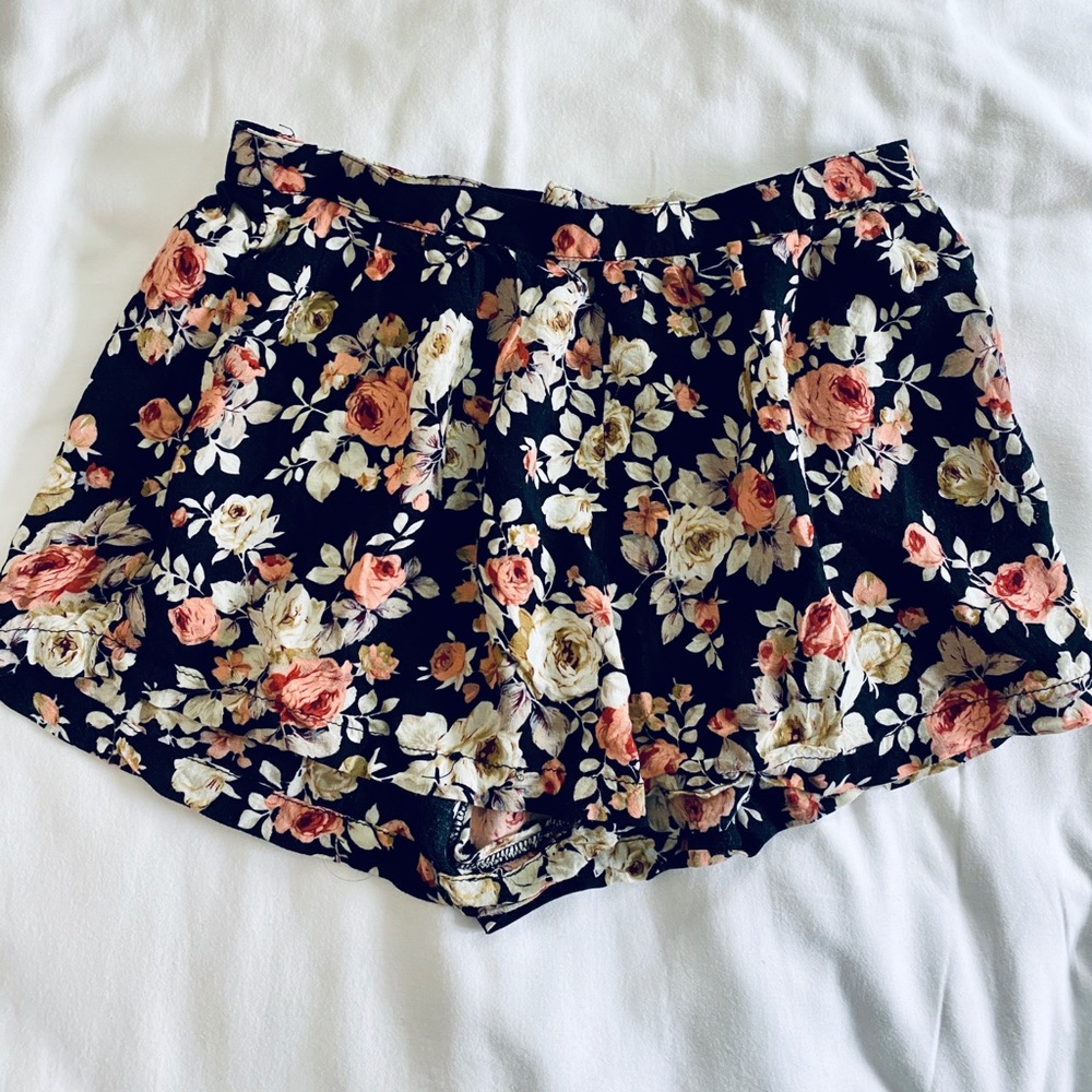 LA HEARTS Floral Shorts Size Small